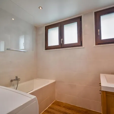 Appartement Morzine: Pour 8 Avec Parking Et Wifi Pres Du Centre - Fr-1-684-66